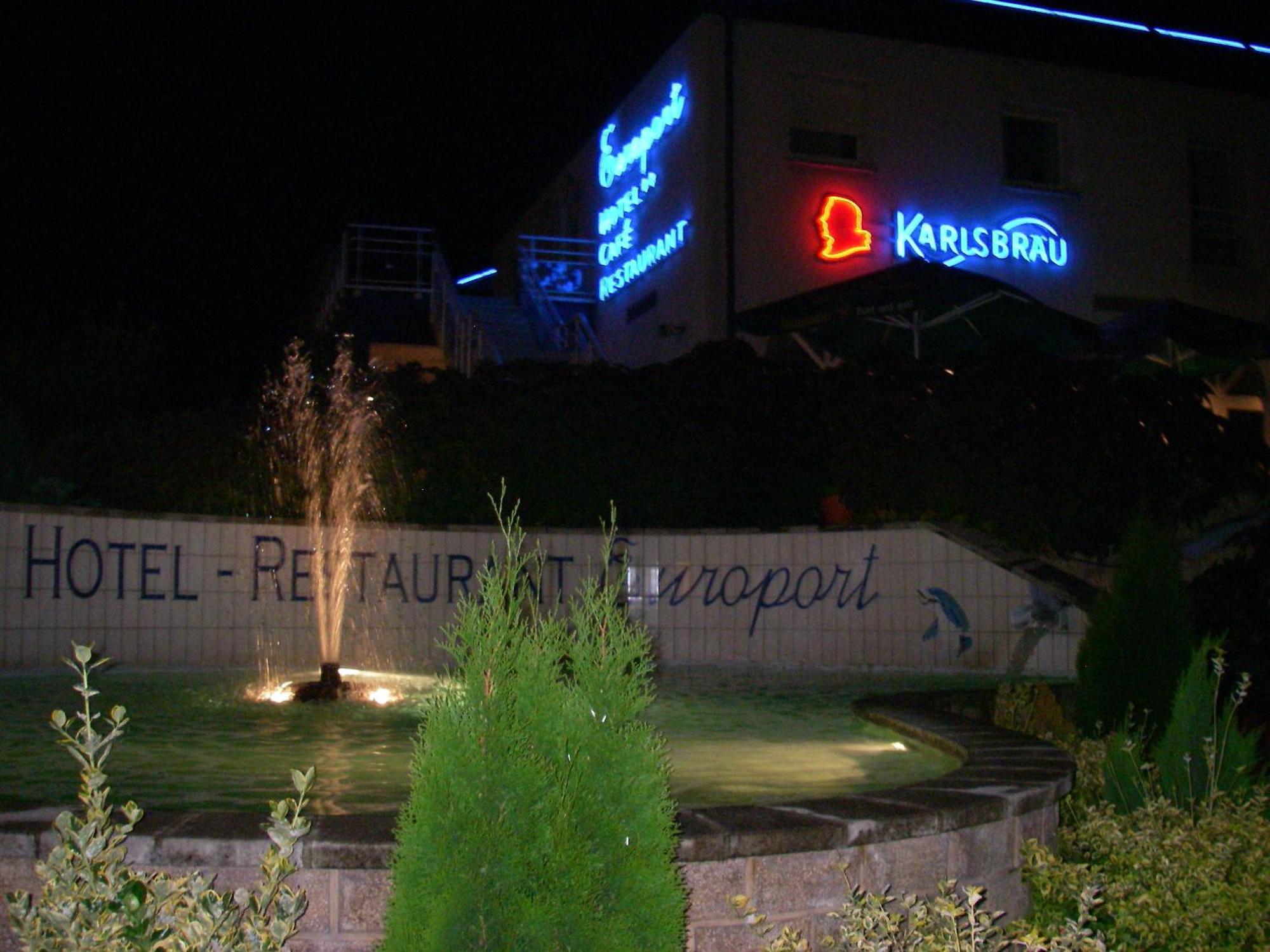 Hotel Restaurant De L'Europort Saint-Avold Exterior photo